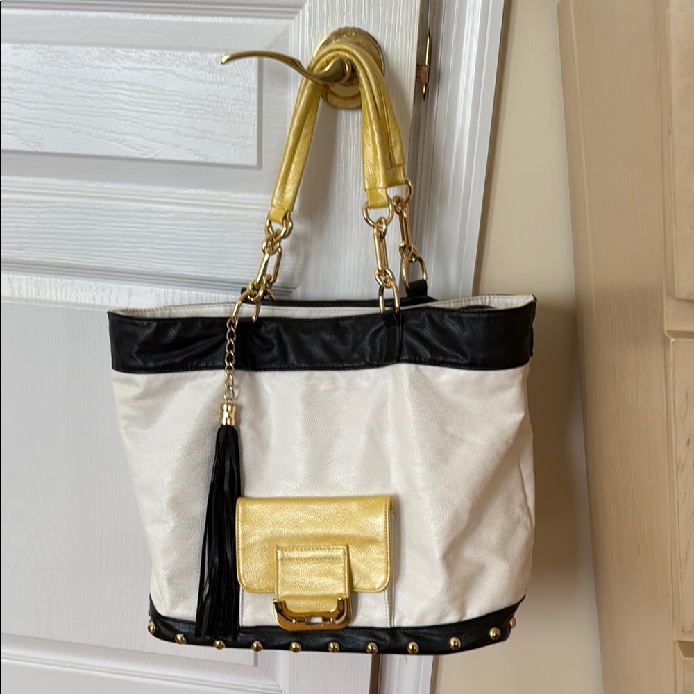 Cache Stylish White Black and Yellow, beautiful Bag , get ready for summer